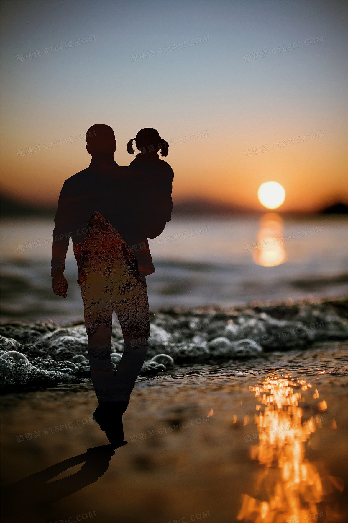 海边日落父亲拉着女儿的手看日落高清摄影大图-千库网