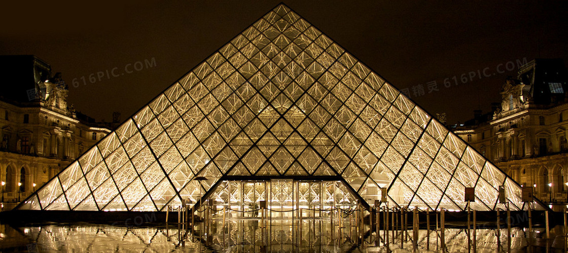 夜空下的罗浮宫