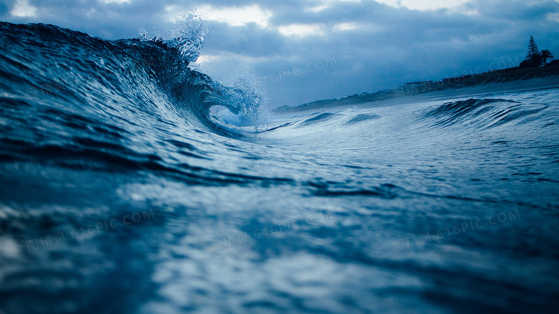 蓝色大海海浪摄影背景图