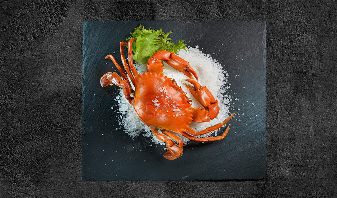 餐盘上的螃蟹美食背景
