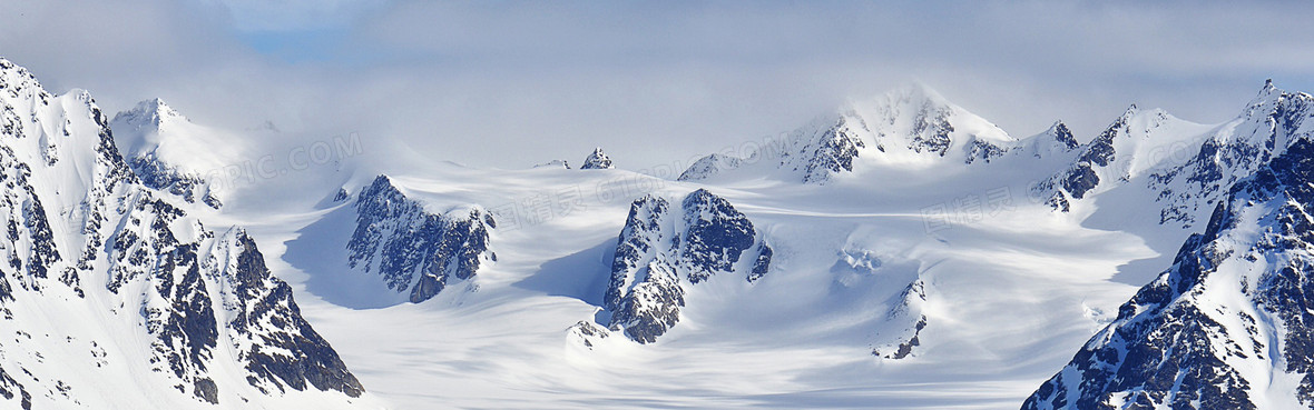 梦幻雪山背景