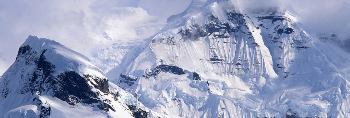 冬季唯美雪山背景