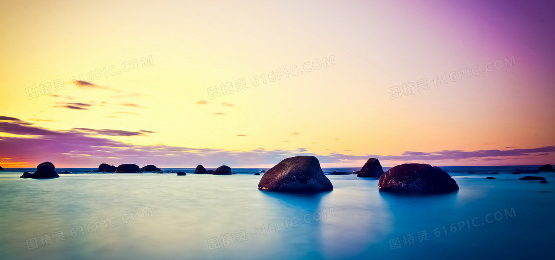 天空湖水背景