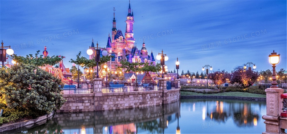 紫色迪士尼城堡背景