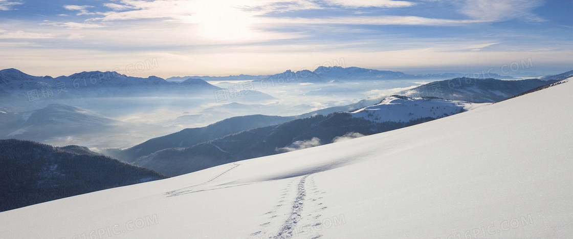 冬季雪山背景