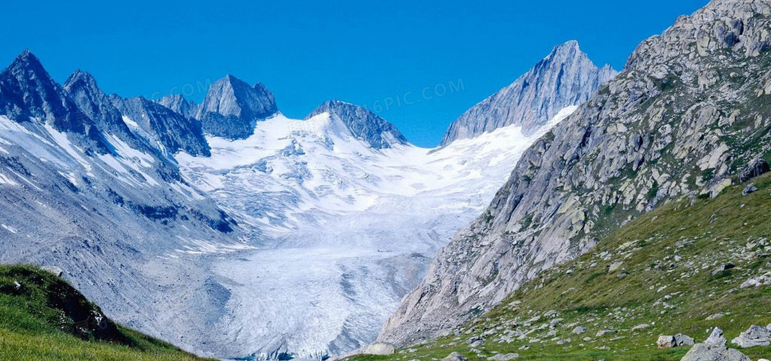 大气雪山背景