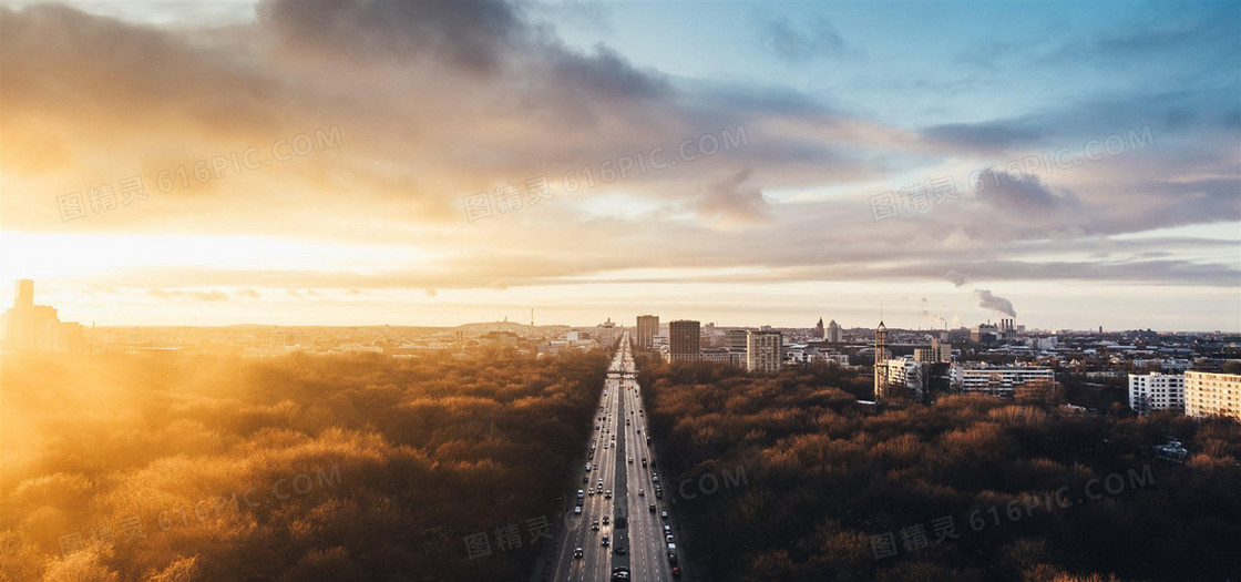 柏林城市道路交通建筑日落背景