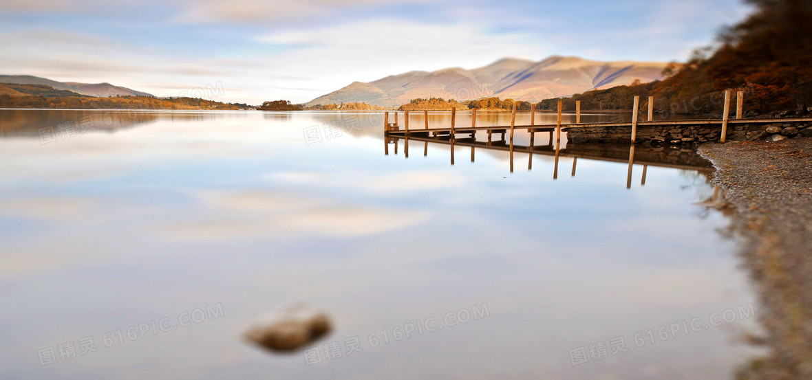 分享者:balabala      关键词:        平静湖面木桥山水倒影唯美风景