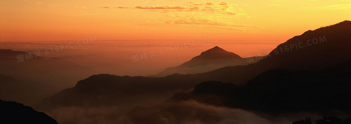 夕阳高山海报背景