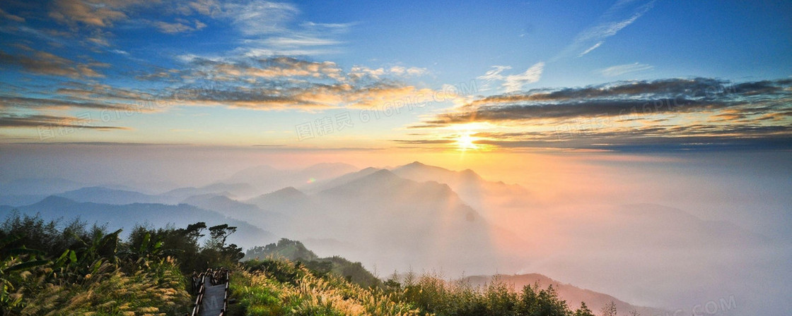 蓝天黄昏云层高山背景