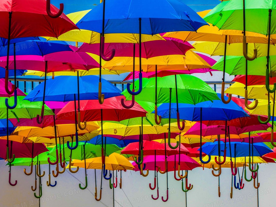 五颜六色雨伞天幕图片