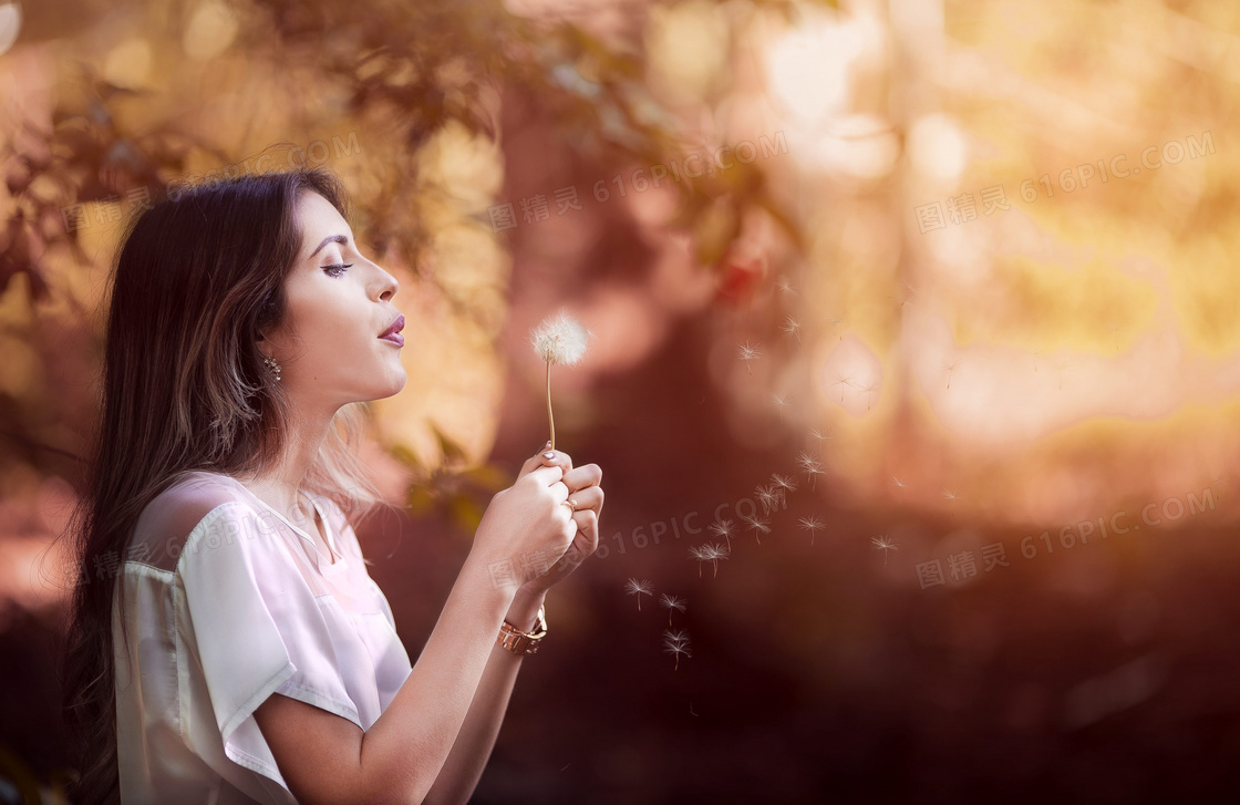 吹蒲公英的美女图片