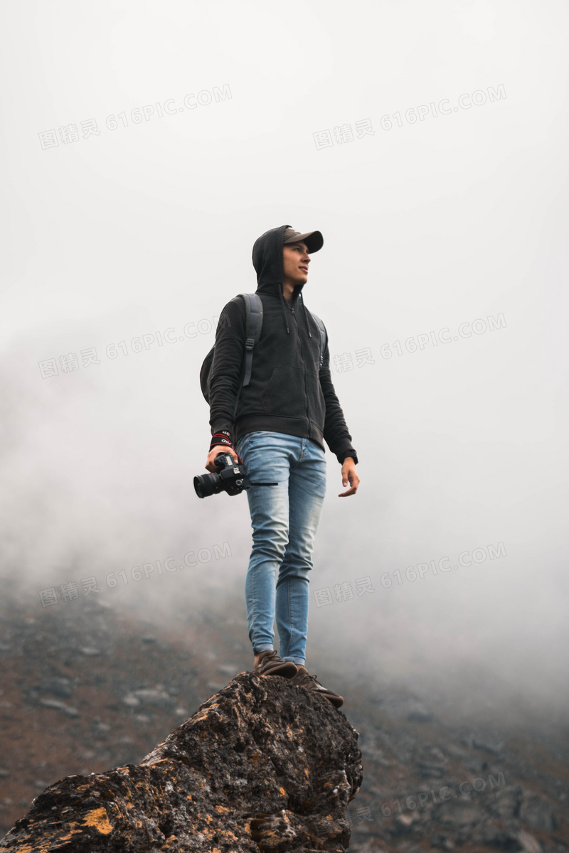 站在山顶的男人图片 站在山顶的男人图片大全