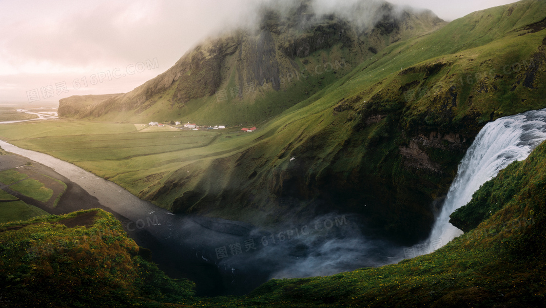 绿色山峦流水风景图片