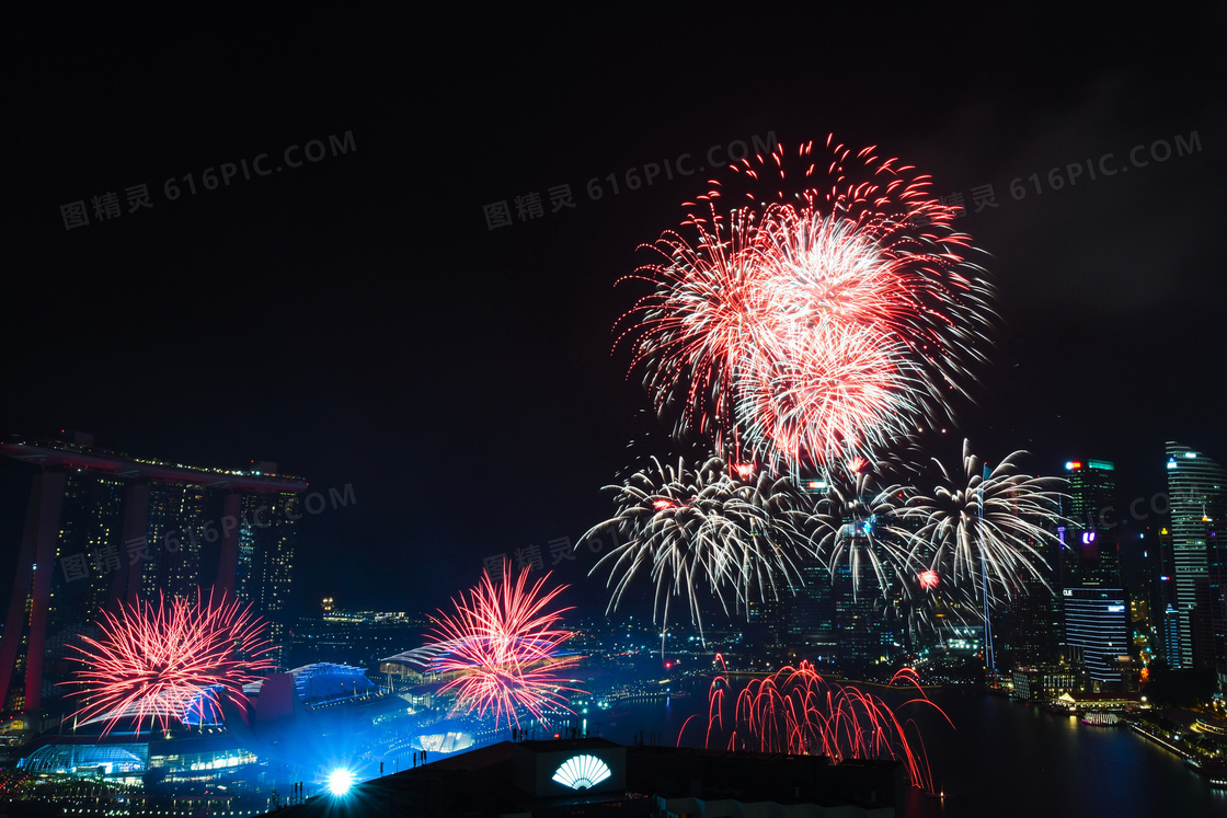 新年快乐放烟花图片