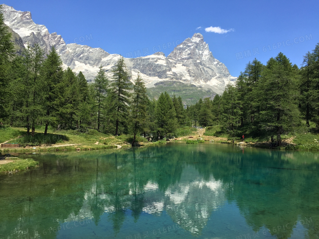 阿尔卑斯高山湖泊图片