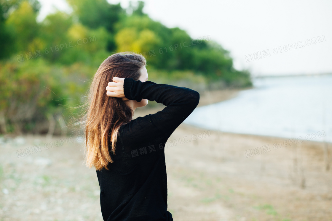 海边意境美女背影图片海边意境美女背影图片大全