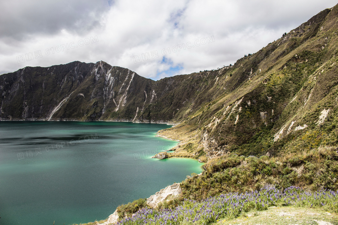 高山湖泊优美风景图片