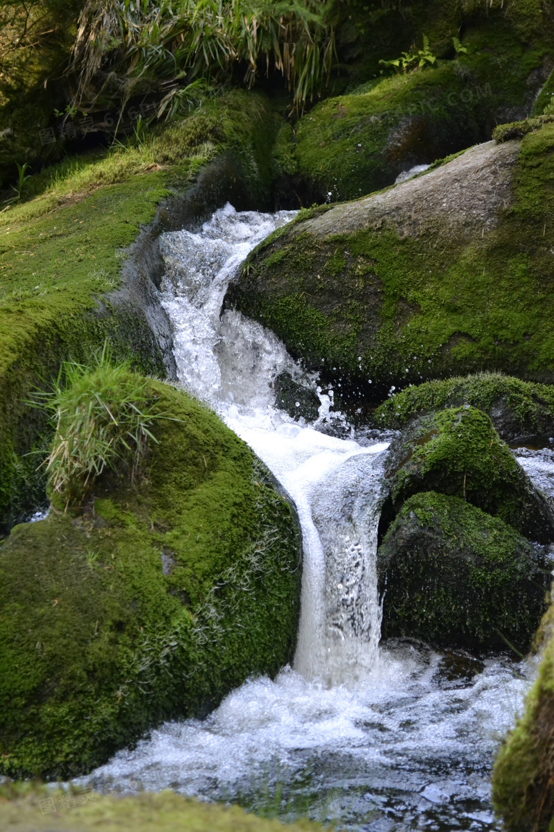 岩石青苔瀑布风景自然景观图精灵为您提供溪流瀑布风景图片免费下载