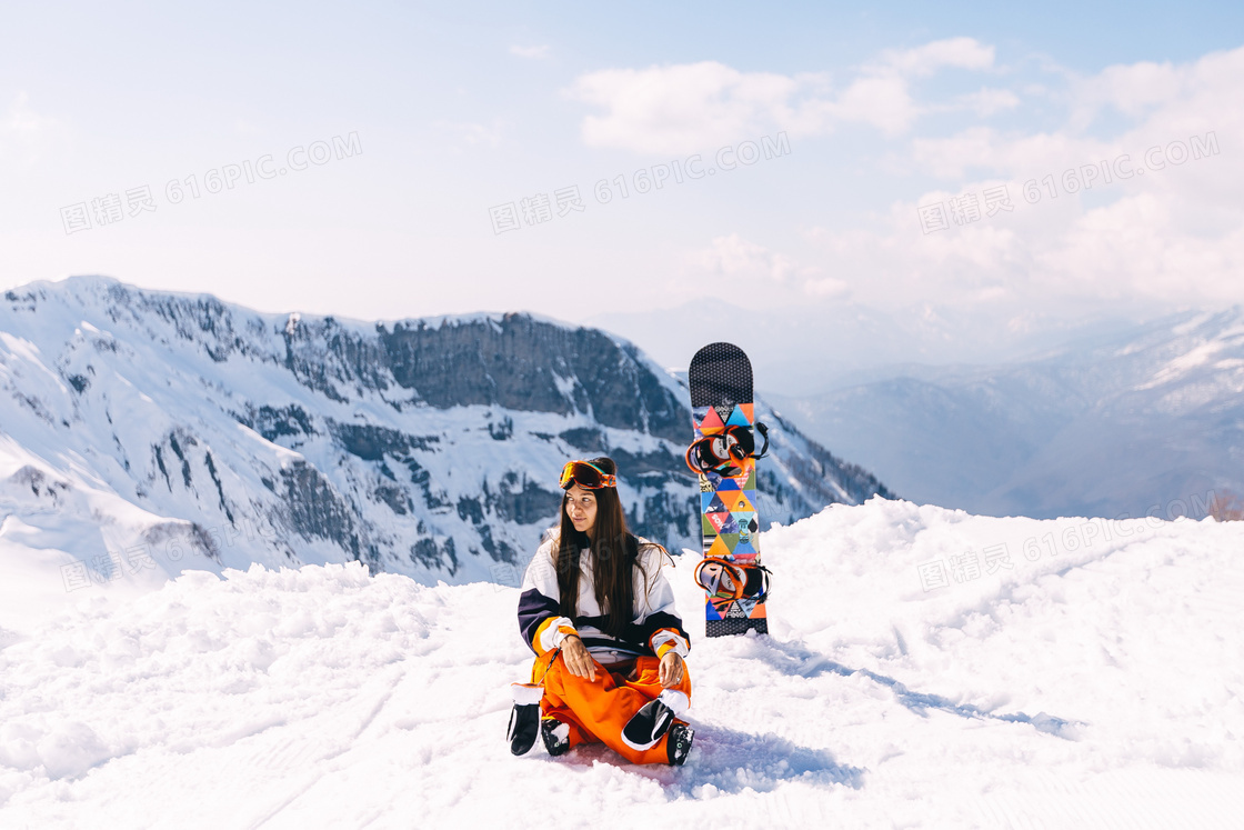 山顶滑雪美女图片