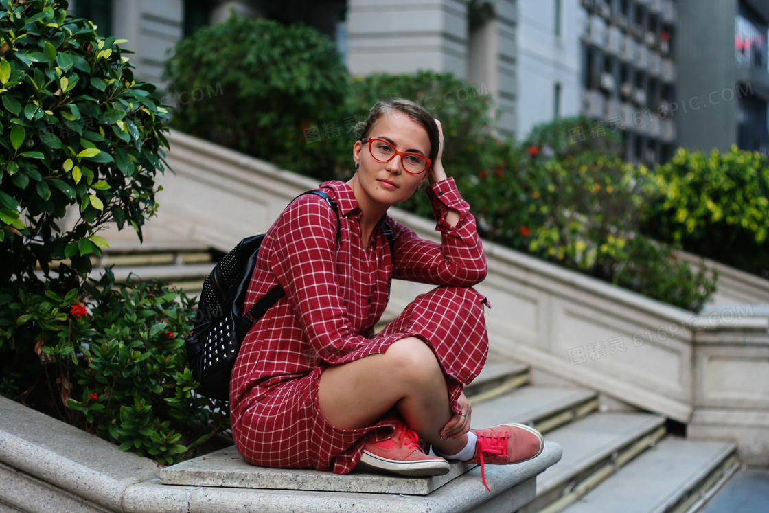 户外街拍女生图片