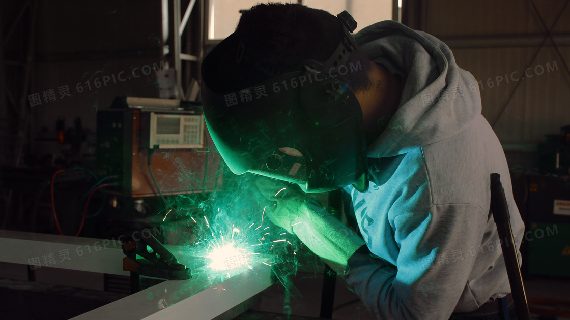 电焊工焊接工作图片