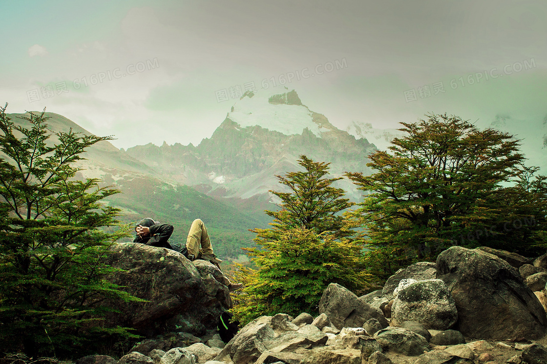 深山徒步风景图片