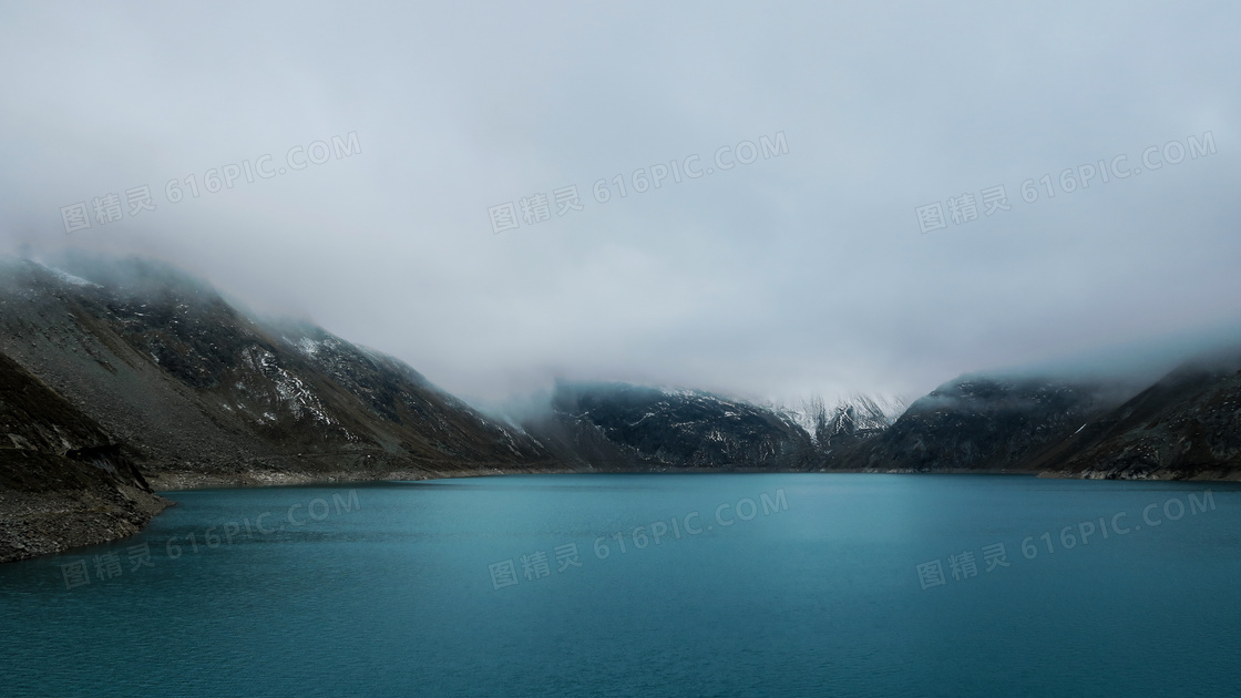 天然湖泊图片