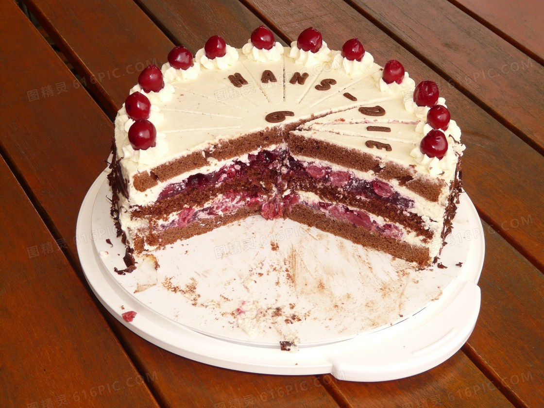 蛋糕烘焙知识百科8-黑森林蛋糕（正宗德国黑森林蛋糕制作方法教程，附配方） _樱桃