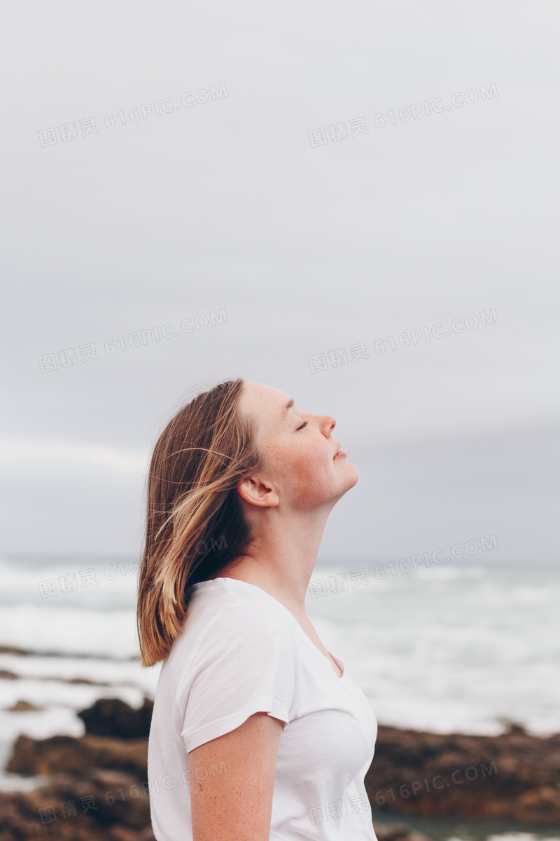 海边意境美女头像图片