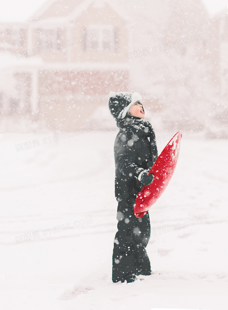 下雪天户外小男孩图片 下雪天户外小男孩图片大全