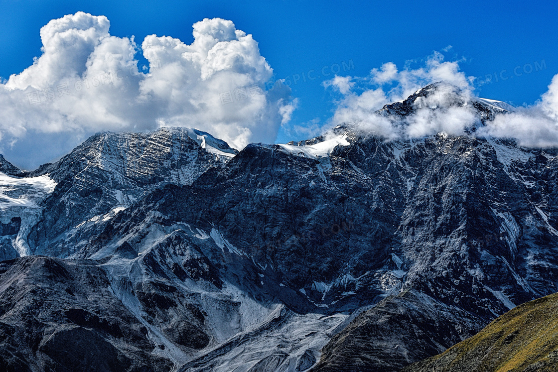 天空高山景观图片