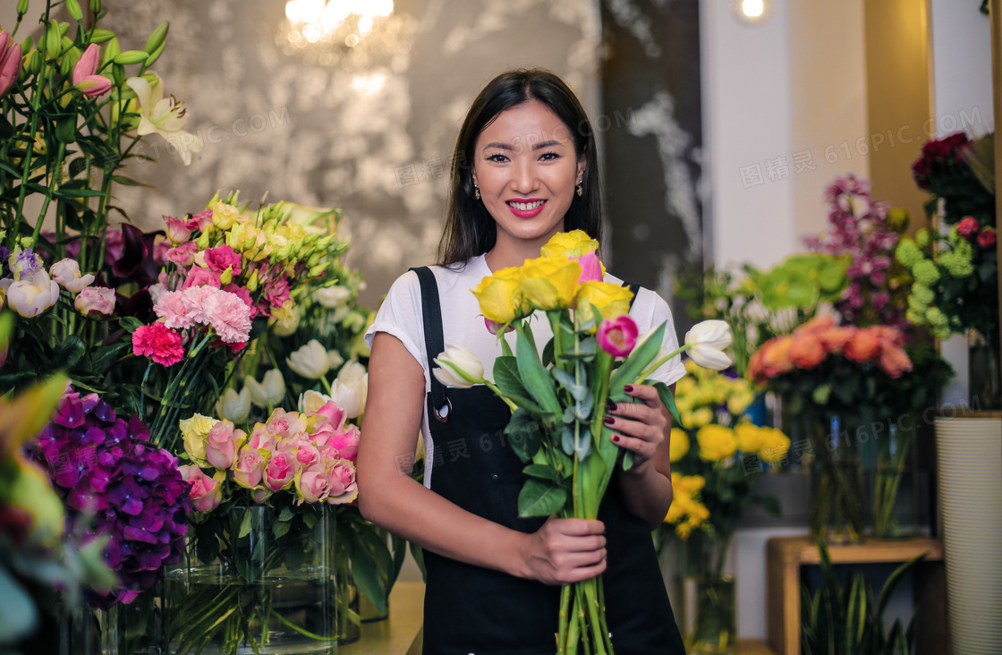 开花店的美女图片