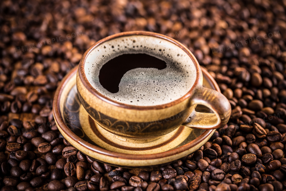 精选咖啡豆与一杯咖啡摄影高清图片
