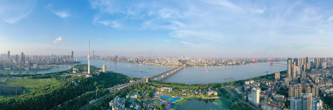 城市江景大桥和建筑全景摄影摄影图片