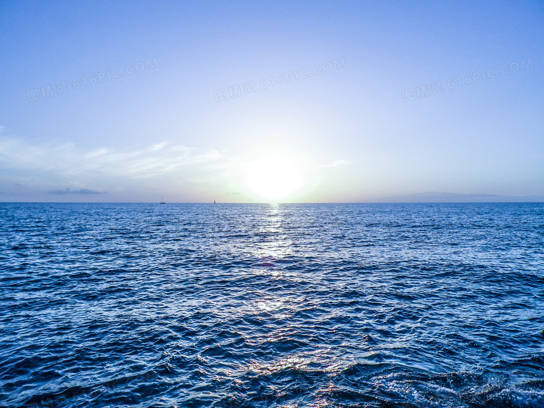 明媚晴朗蓝天沙滩海边海水海浪美景风景图片下载 - 觅知网