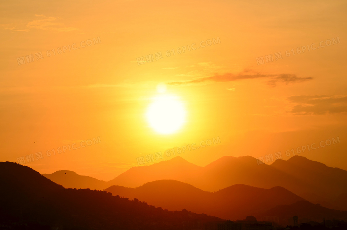 夕阳西下时分群山风光摄影高清图片