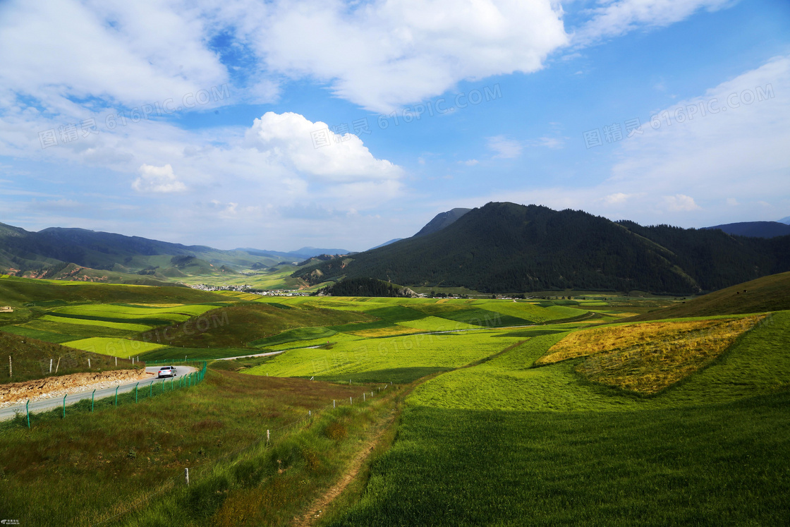 大山中的乡村田园风光摄影图片