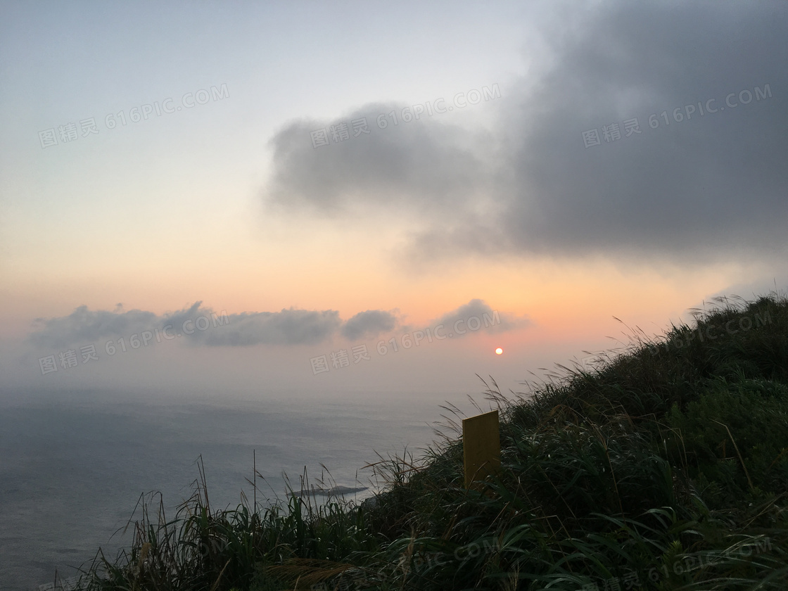 日出时分海上霞光风景摄影高清图片