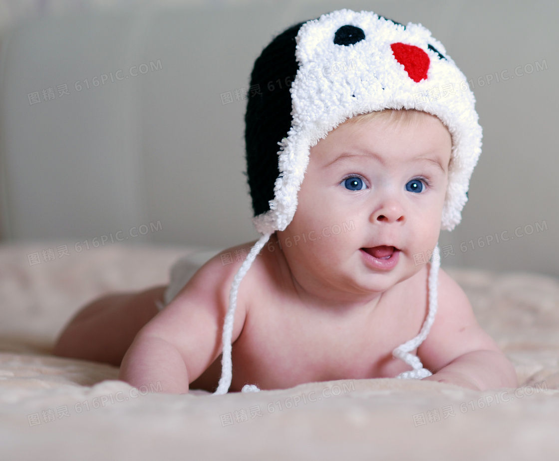 戴着帽子的蓝眼睛宝宝摄影高清图片