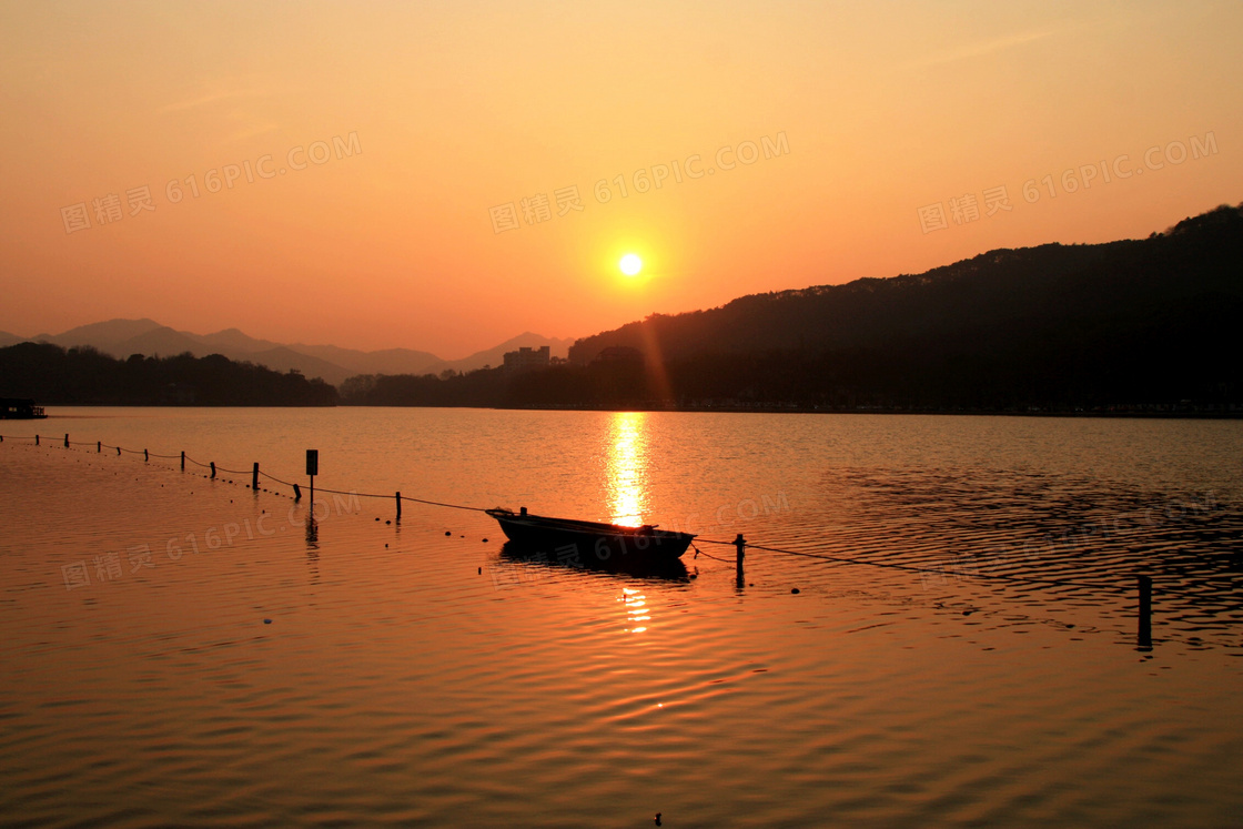 夕阳下的美丽西湖景色摄影图片