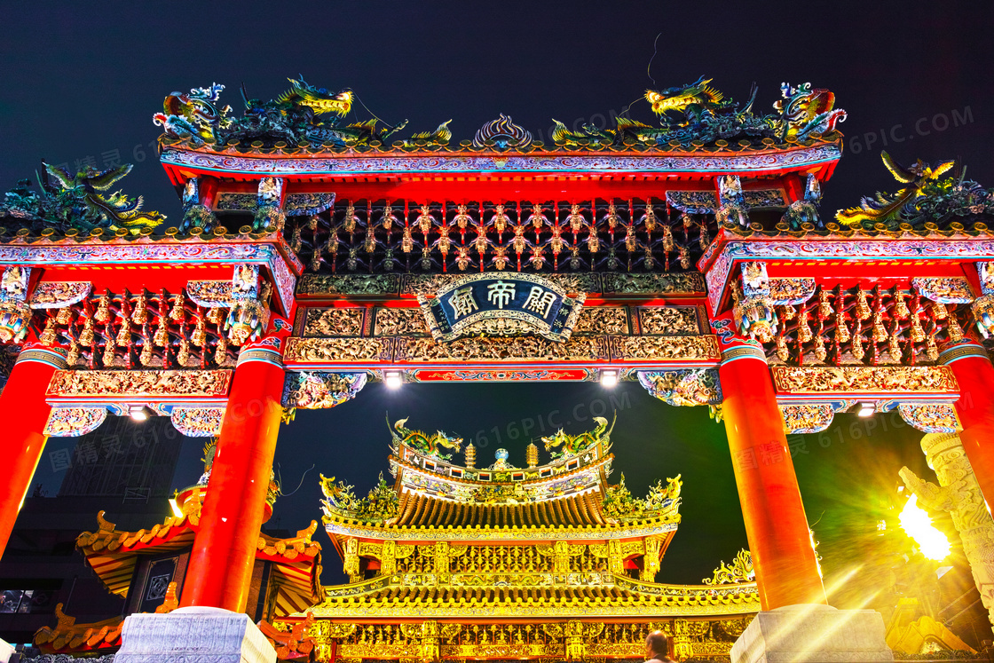 金碧辉煌的关帝庙夜景摄影高清图片
