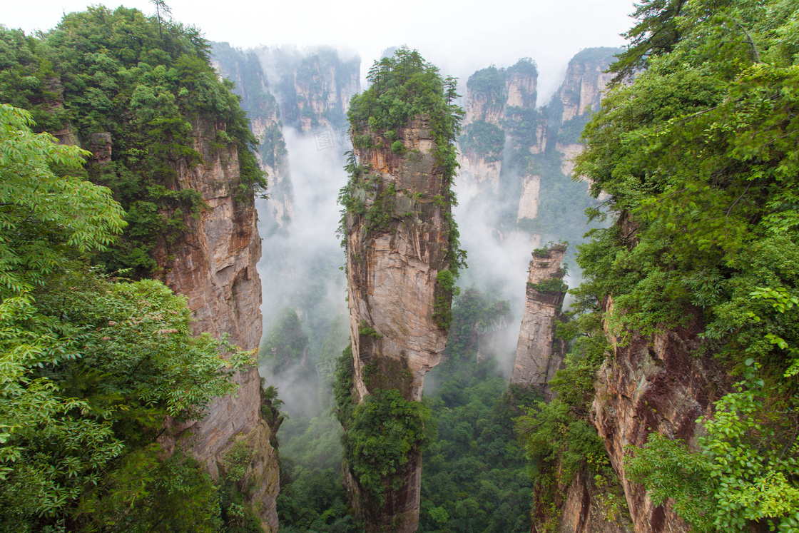 壮观的山峰美景摄影图片