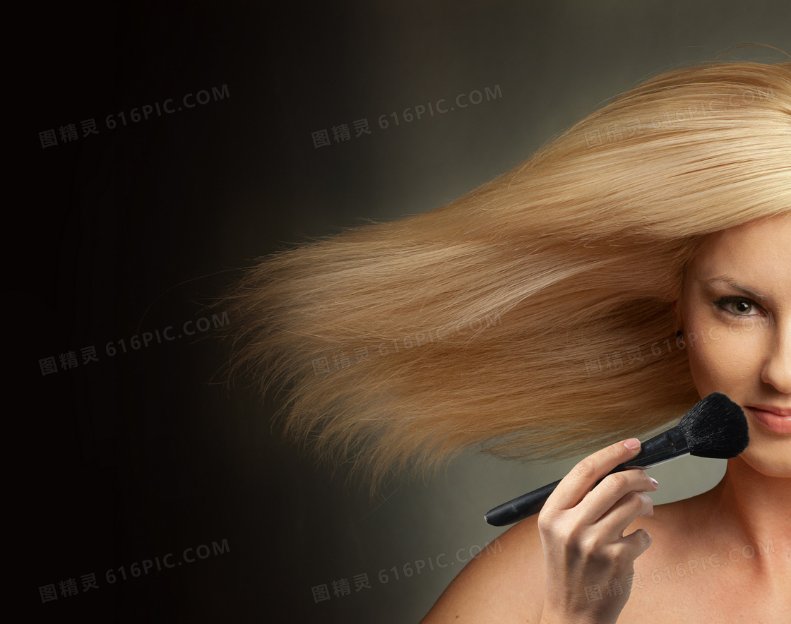 头发被风吹起来的美女人物高清摄影图片
