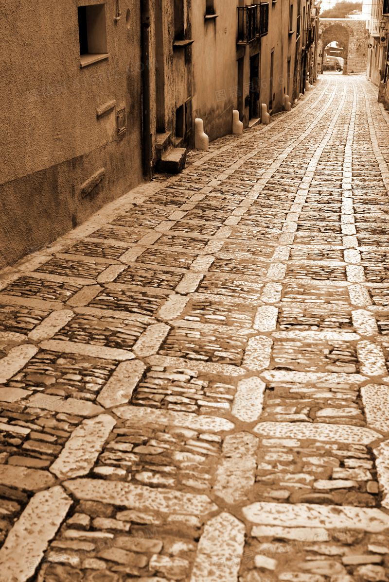 小巷里狭窄的铺石小路高清摄影图片