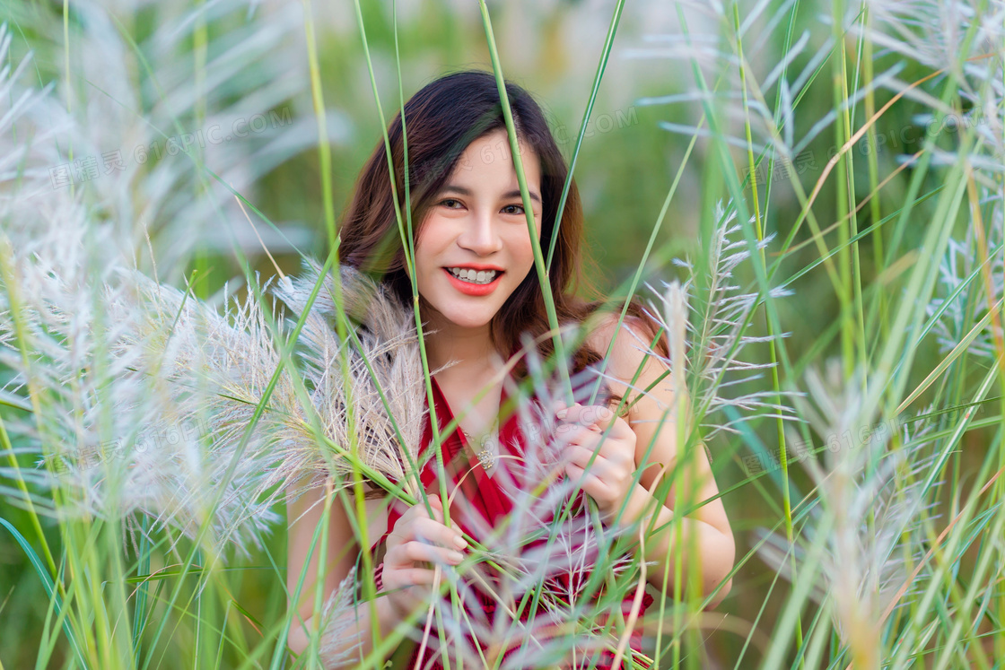 灿烂笑颜美女写真图片