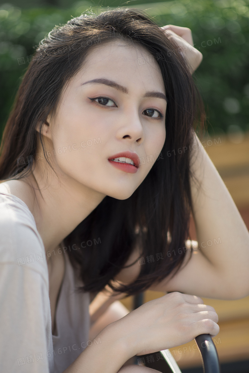 亚洲淡妆美女写真图片