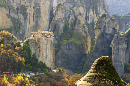 旅游景区内的山峰奇观摄影高清图片