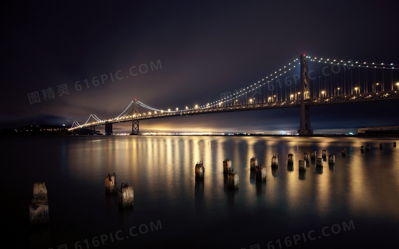 海上大桥的夜景海报背景