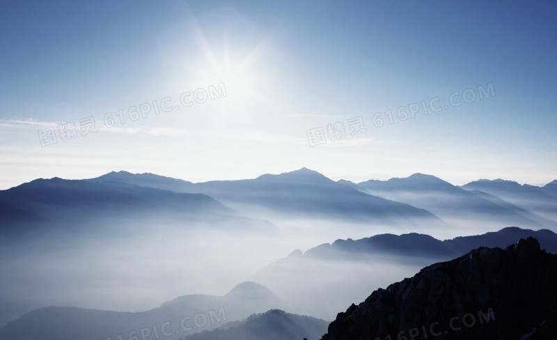 云海山峦背景团队